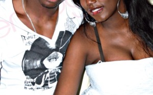 Pape Kouly Diop avec une belle et charmante nymphe