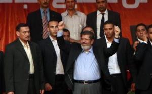 Egypte : le président élu Mohamed Morsi face à la place Tahrir