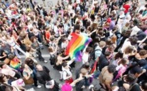 VIH: risque accru chez les homosexuels fréquentant les établissements gay à Paris