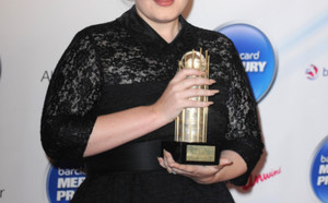 Adele accouchera dans deux mois seulement !