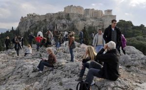 La Grèce se bat pour sauver la manne du tourisme