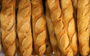 Grogne et risques de contamination massive: les rassemblements devant les boulangeries posent problème