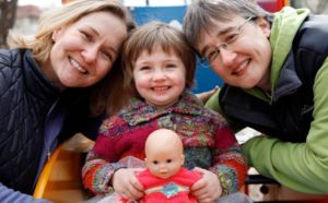 Californie: les enfants pourraient avoir trois parents