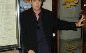 Charlie Sheen fera un don de un million de dollars