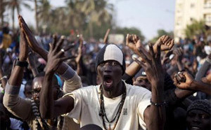 Les étudiants se disent trahis par le Président Macky Sall et réclament…Wade