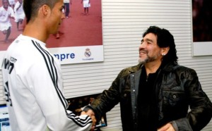 Quand Maradona allume Cristiano Ronaldo mais adoube Messi