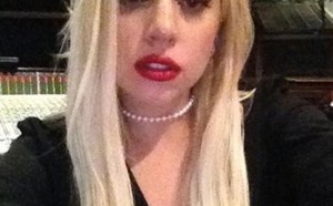 Lady Gaga vit ouvertement sa relation amoureuse