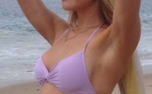 LeAnn Rimes en bikini sur Twitter
