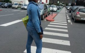 Chacha de la série Bégué Time dans les rues de Paris