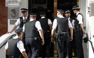 Assange: l'Équateur craint un assaut contre son ambassade