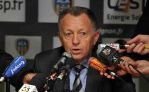 PSG : Aulas l’a toujours mauvaise pour Réveillère...