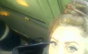 Lady Gaga se teint les cheveux en marron