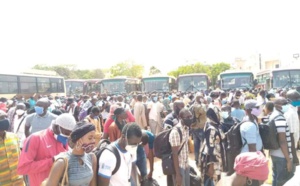 (PHOTOS) / Pour regagner leurs postes: Un grand rassemblement des enseignants constaté au terminus Liberté 5