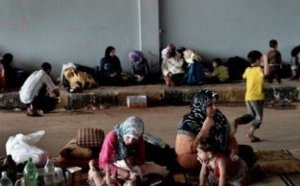 Des milliers de réfugiés syriens bloqués à la frontière turque