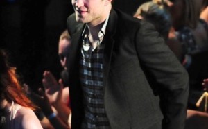 Robert Pattinson inondé de lettres et de cadeaux par ses fans