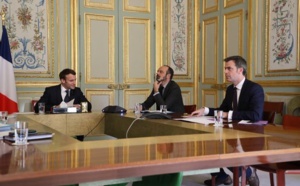 Coronavirus: Macron veut sa commission, Larcher "stupéfait"