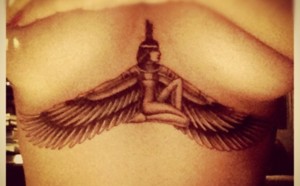Photo : Rihanna dévoile son nouveau tatouage !