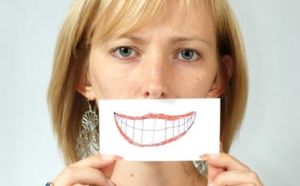 Une employée licenciée pour défaut de sourire