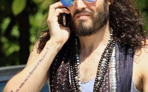 Russell Brand enchaine les conquêtes