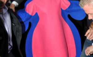 Lady Gaga porte encore ses costumes de scène trop petits