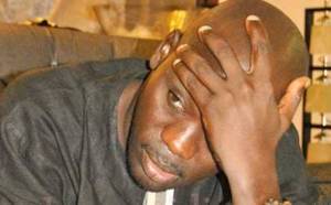 Cheikh Yérim menotté et conduit manu militari devant le juge
