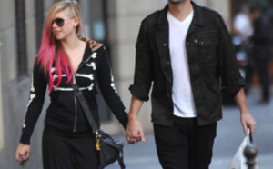 Avril Lavigne enceinte ?