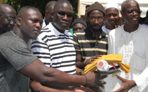 Ibrahima Sall, ministre de l'éducation nationale lors de sa visite à l'école primaire de l'Unité 3 des Parcelles Aissainies