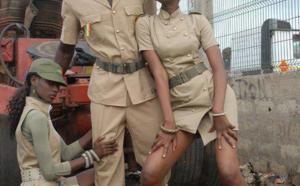Lissa et Fatou Niang en mode "sexy policière"
