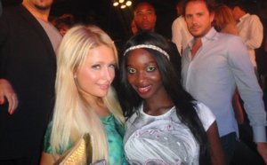 La jet-setteuse Iman de Channel avec Paris Hilton 