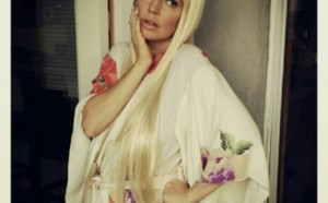 Fergie se déguise en Lindsay Lohan