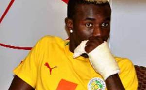 Pape Ndiaye Souaré en boite à côté de Diouf! 