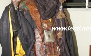Baba Maal dans une tenue magnifique 