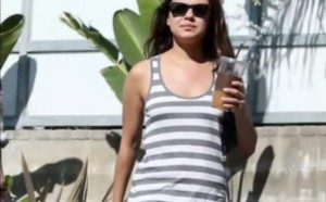 Mila Kunis : Sa grossesse est une rumeur