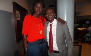 Le journaliste Ibrahima Diédhiou de la Rts et Dji Dieng dans les coulisses
