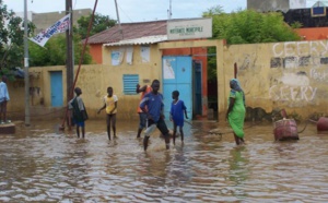 Banlieue de Dakar un centre d'examen CFEE sous les eaux de la pluie (Vidéo)