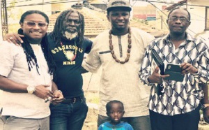 Tiken Jah Fakoly et Didier Awadi  aux présidents accros :  « Quitte le pouvoir !», un message fort accompagné d'une très belle musique