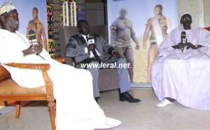Aziz Ndiaye entouré par les incontournables Ibou Ndiaye et Hypo Ngary