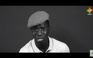 Temps Boy/Autrefois, passionné du football: Singom a donné un « Kick » à une bouteille de fer, confondue à un ballon