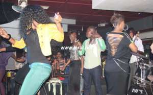 Mbathio N'diaye s'éclate au Nirvana 5 jours après la parution de ses photos sur le net