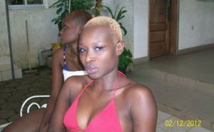 Le mannequin Fleur Mbaye en petite tenue