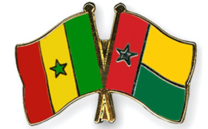 Avenues aux noms de Macky Sall et de Buhari: Des Bissau-guinéens marchent sur le drapeau du Sénégal