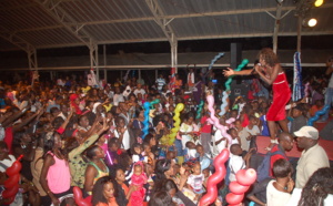 Noel enfants avec Coumba Gawlo à guichet fermé
