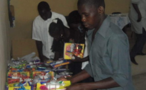 L'association Jeunesse Engagée et Responsable de Saint-Louis distribue 310 lots de fournitures aux enfants démunis