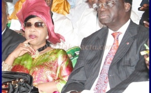 Moustapha Niasse et Mme très relax à la place de l'indépendance