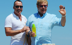 Elton John dément les rumeurs d’une deuxième paternité
