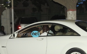Le jet-setteur Daouda Mbow dans sa rutilante voiture 