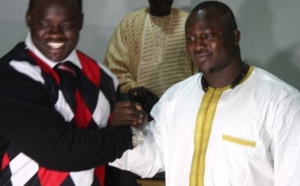 Eumeu et Modou Lo se serrent la main