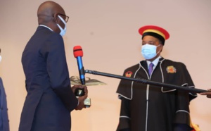 Culture: Abdoulaye_Diop, le ministre de la Culture, remet une distinction au président Denis Sassou Nguesso