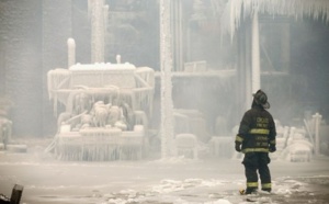 VIDEO. A Chicago, l'eau des pompiers gèle pendant l'incendie