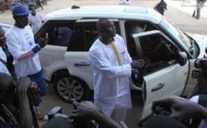 Pare-brise du véhicule de Modou Lô cassé